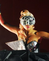 Maquillage, costumes, masques... 10 artistes au look extravagant