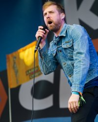 Kaiser Chiefs annonce son retour avec le dansant "Parachute"