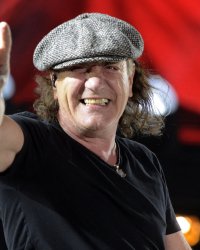 AC/DC : Brian Johnson de retour sur scène dans six mois ?