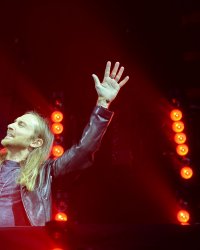 David Guetta dévoile l'inédit "No Worries" en duo avec Disciples
