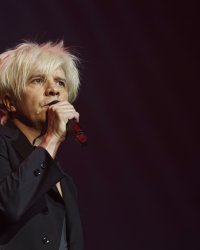 Indochine dévoile un nouveau titre et annonce une tournée des stades