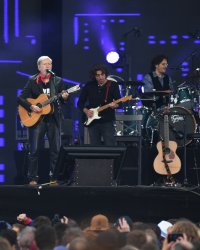 Renaud en tournée ? Son frère "ne fait plus de pronostics"
