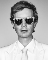 Beck dévoile le tube estival "Wow"
