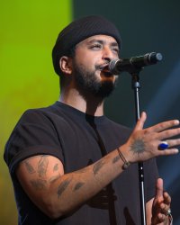 Amel Bent et Lorie répondent à Slimane qui ne veut pas rejoindre les Enfoirés