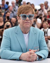 Elton John : 60 chansons inédites et ses duos avec France Gall bientôt dévoilés