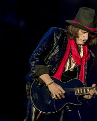 Le guitariste d'Aerosmith victime d'une crise cardiaque sur scène