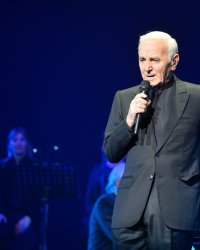 Charles Aznavour aux chanteurs : "Soyez intellos, mais fermez vos gueules"