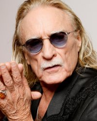 Décès du chanteur Christophe : 3 inoubliables titres qui continueront d'inspirer