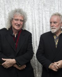 Le groupe Queen reprend "We Are the Champions" avec Adam Lambert