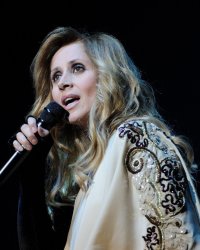 Attentats de Bruxelles : Lara Fabian, Louane, Johnny expriment leur solidarité