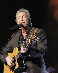 Victime d'un malaise, Henri Dès annule sa tournée parisienne