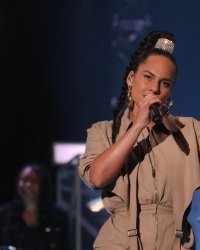Alicia Keys sort un titre inédit inspiré par les violences policières