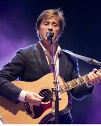 Thomas Dutronc : comment il a réuni des invités prestigieux sur son nouvel album