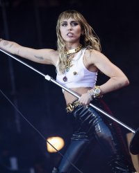 Miley Cyrus va enregistrer un album de reprises de Metallica