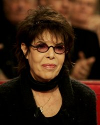 Dani sortira une autobiographie et un best-of pour la rentrée