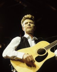 David Bowie : une exposition française présente 600 pièces rares
