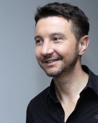 Olivier Besancenot se lance dans le rap et balance contre les politiques