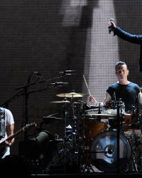 Bono pense que la musique est devenue trop "girly"