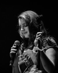 Lana Del Rey annonce l'arrivée de son 4e album, "Lust For Life"