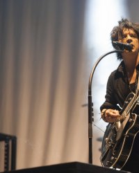 Indochine : Nicola Sirkis évoque la collaboration avec Christine and the Queens
