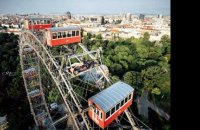 La Red Bull RB15 perchée sur une grande roue !