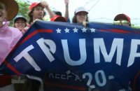 Les partisans de Trump l'acclament dans les rues d'Orlando avant le début de sa campagne électorale