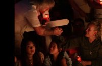 Vidéo : Exclu Public : Sur la Tombe de Johnny, Laeticia Hallyday se lâche complètement...
