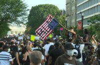 Des manifestants se rassemblent devant la Maison Blanche