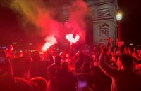 « On est en demies » : les supporters du PSG fêtent la «victoire incroyable» contre le FC Barcelone