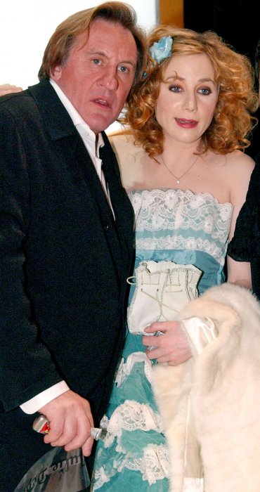 Julie Depardieu est la fille de... Gérard Depardieu Julie Depardieu est la fille de... Gérard Depardieu