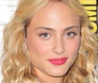 Nora Arnezeder