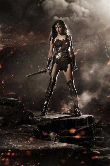 Gal Gadot, alias Wonder Woman, dans "Batman v Superman : L'Aube de la Justice" (2016) Gal Gadot, alias Wonder Woman, dans "Batman v Superman : L'Aube de la Justice" (2016)