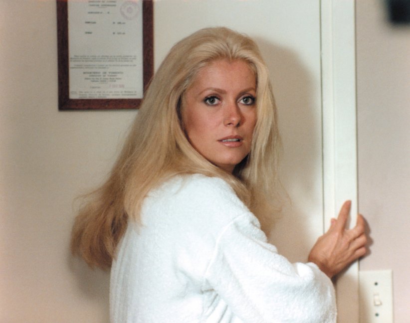 Nelly Ratabou dans "Le Sauvage" (1975) Nelly Ratabou dans "Le Sauvage" (1975)