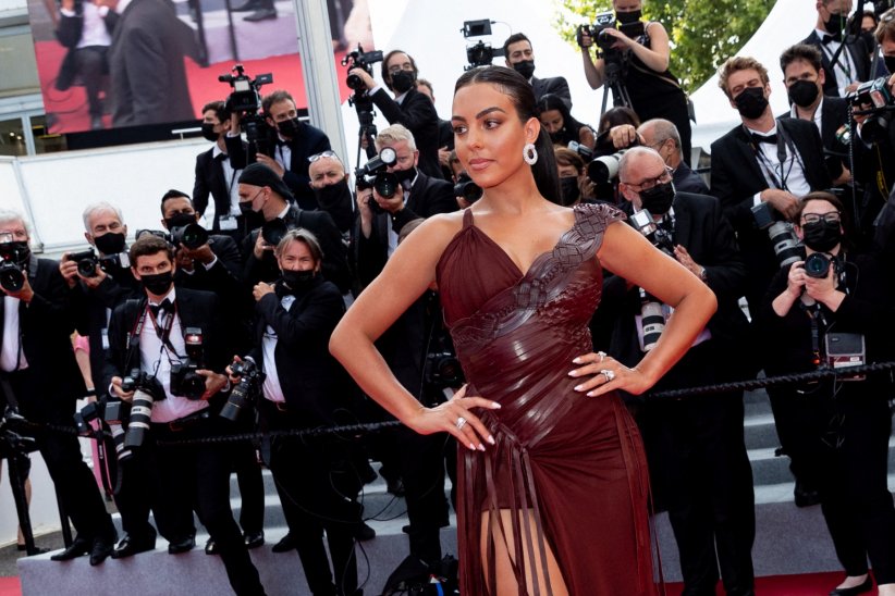 Georgina Rodriguez : chic et glamour, elle incarne Cannes Georgina Rodriguez : chic et glamour, elle incarne Cannes