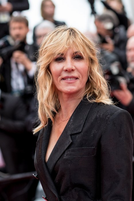Sobriété et élégance pour Mathilde Seigner Sobriété et élégance pour Mathilde Seigner