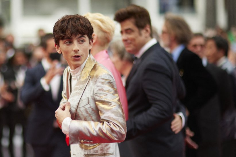 Timothée Chalamet très lumineux en or et argenté Timothée Chalamet très lumineux en or et argenté