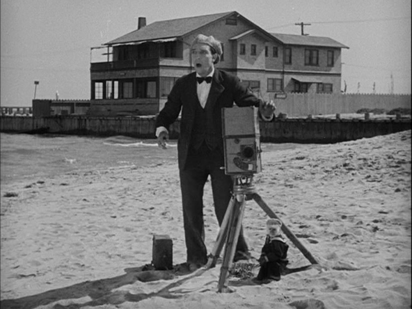 Shannon et le singe dans "Le Caméraman" (1928) Shannon et le singe dans "Le Caméraman" (1928)