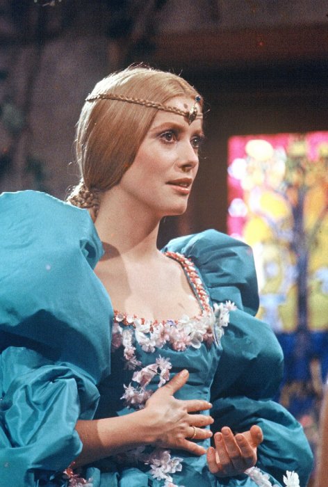 La Reine bleue / La princesse dans "Peau d'âne" (1970) La Reine bleue / La princesse dans "Peau d'âne" (1970)