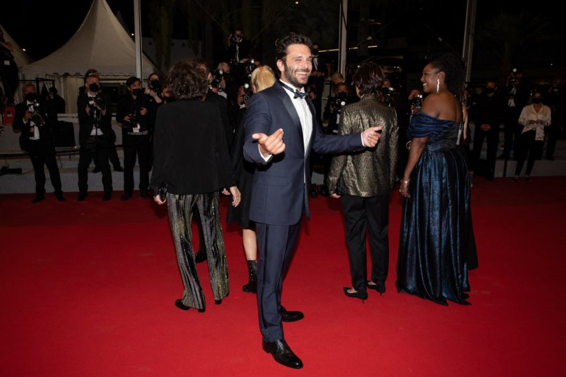 Pio Marmaï en forme sur le tapis rouge Pio Marmaï en forme sur le tapis rouge