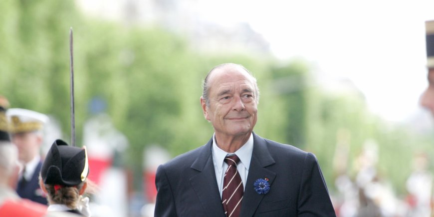 Jacques Chirac lors de la commémoration du 62e anniversaire de la Victoire de 1945 sur la place Charles de Gaulle, à Paris, le 8 mai 2007.