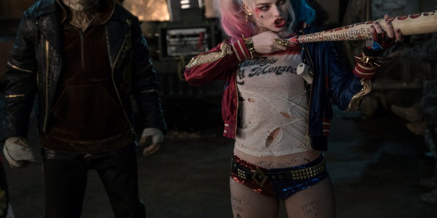 Margot Robbie dans son costume de Harley Quinn pour une scène de