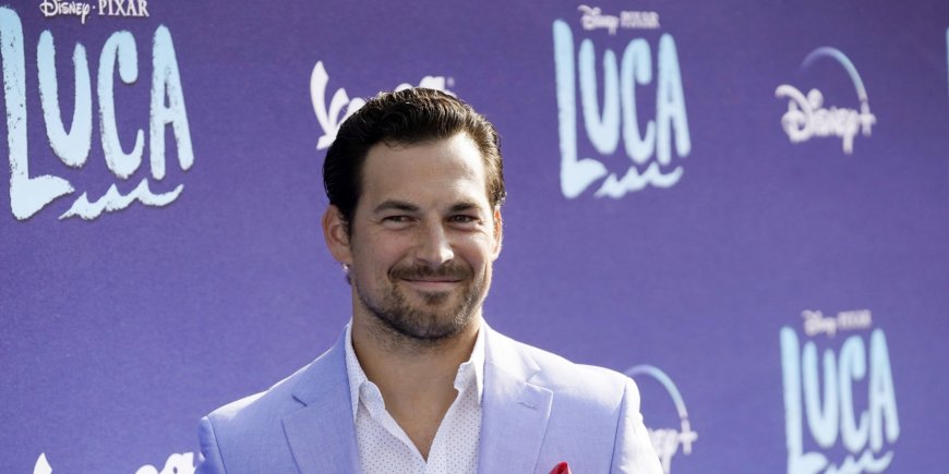 Giacomo Gianniotti à l'avant-première de