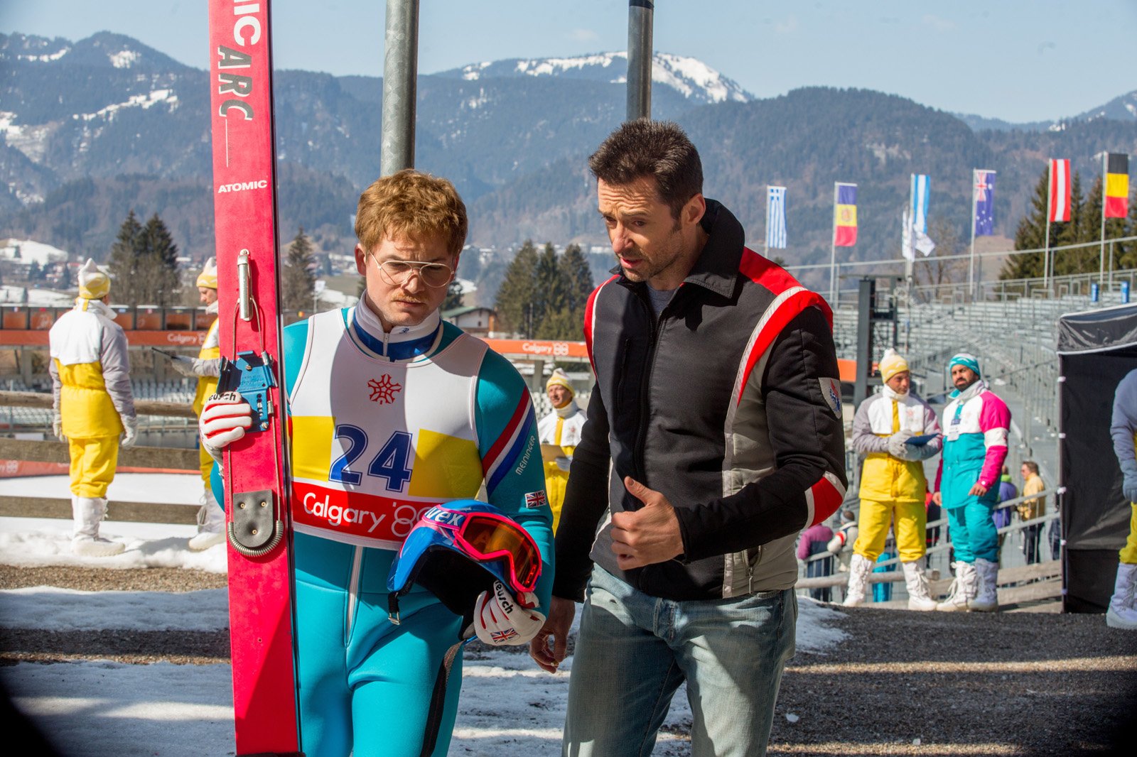 Taron Egerton et Hugh Jackman dans Eddie The Eagle