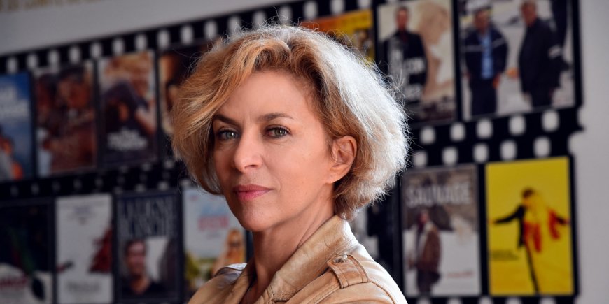 Corinne Touzet, présidente du Comité de lecture pour le fonds de soutien à la production cinématographique et audiovisuelle 2017, annonce les futurs productions de films ou séries, ou documentaires qui toucheront une aide du Conseil Départemental à Nice, le 5 octobre 2017.