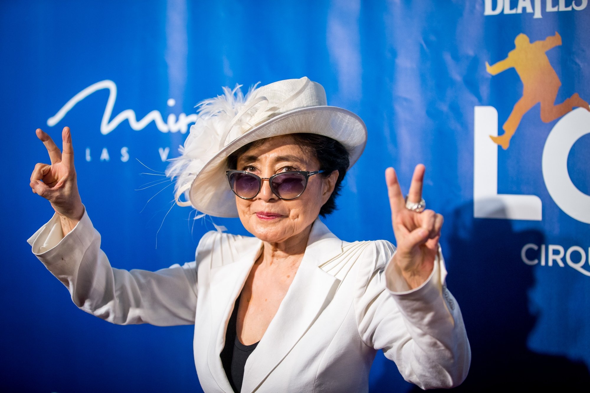 Yoko Ono venant assister au spectacle 