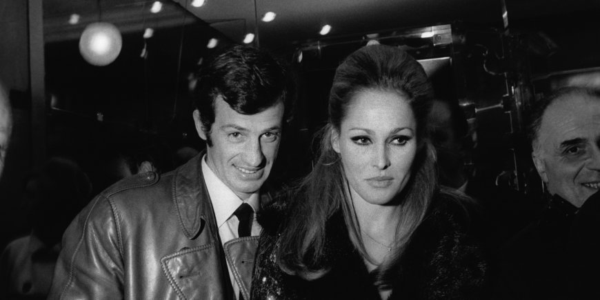 Ursula Andress et Jean-Paul Belmondo à Paris, le 23 février 1967.