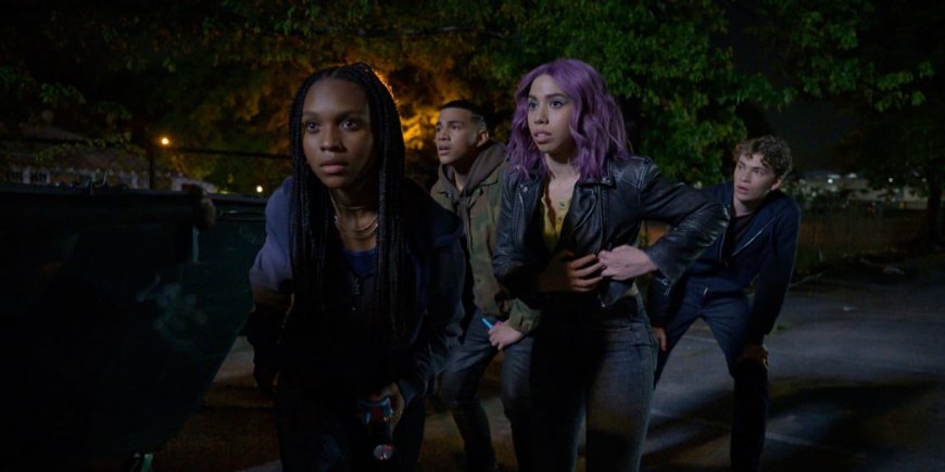 Camila Moreno (II), Daniel Puig, Kaci Walfall et William Myers dans la série