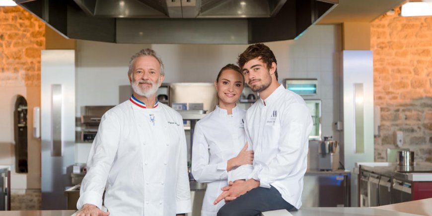 Francis Huster, Aurélie Pons et Clément Rémiens dans