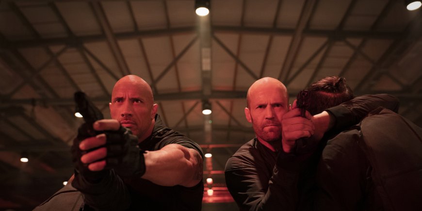 Dwayne Johnson et Jason Statham dans