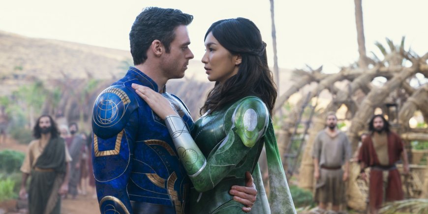 Richard Madden et Gemma Chan dans